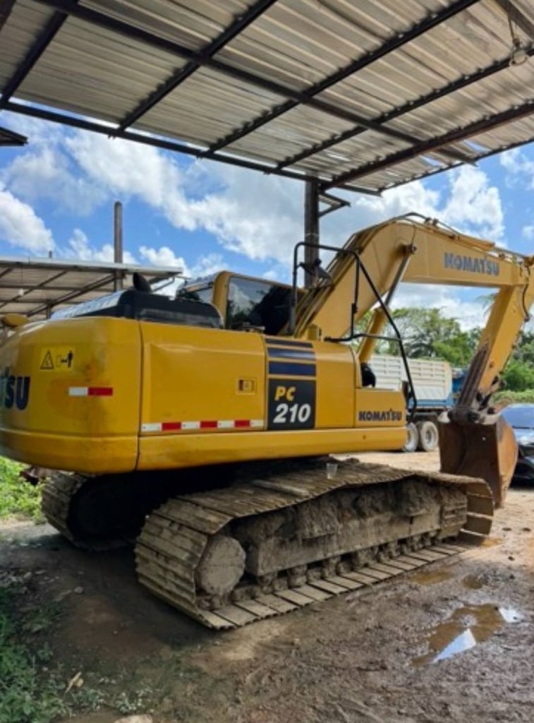 Komatsu PC210-10MO ไมล์ ชม. 8900 Komatsu PC210-10MO ไมล์ ชม. 8900