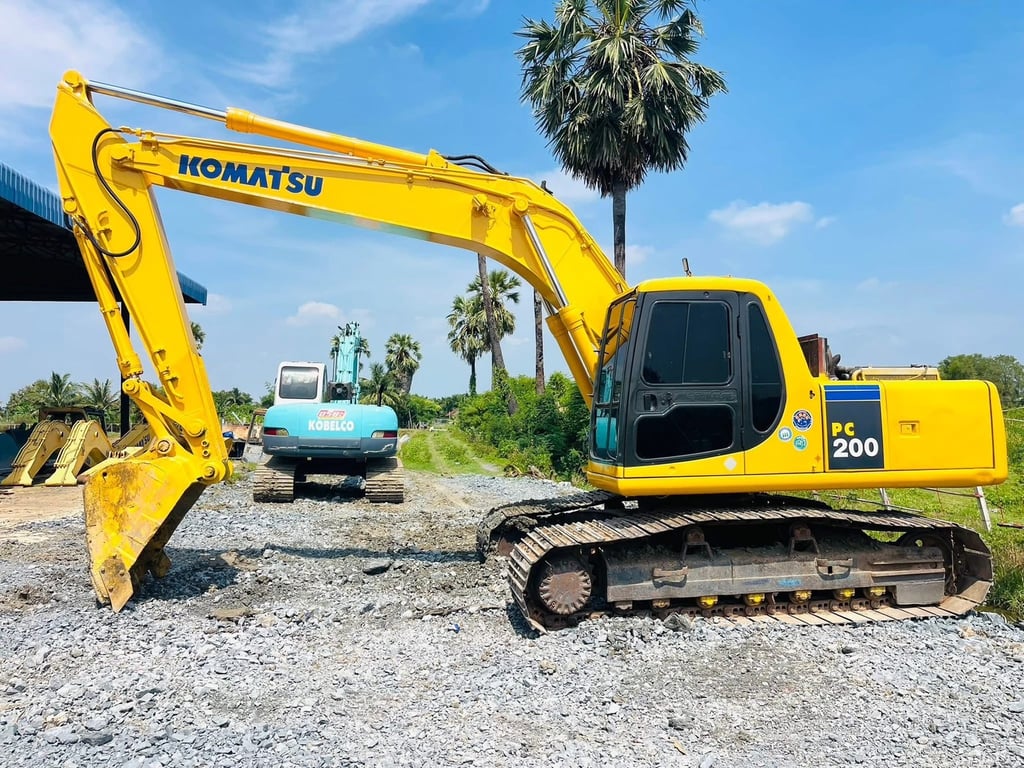 PC200-6 ไฟฟ้าครบ คันเร่งออโต้ พร้อมลายแย็ก  แอร์เย็น PC200-6 ไฟฟ้าครบ คันเร่งออโต้ พร้อมลายแย็ก  แอร์เย็น