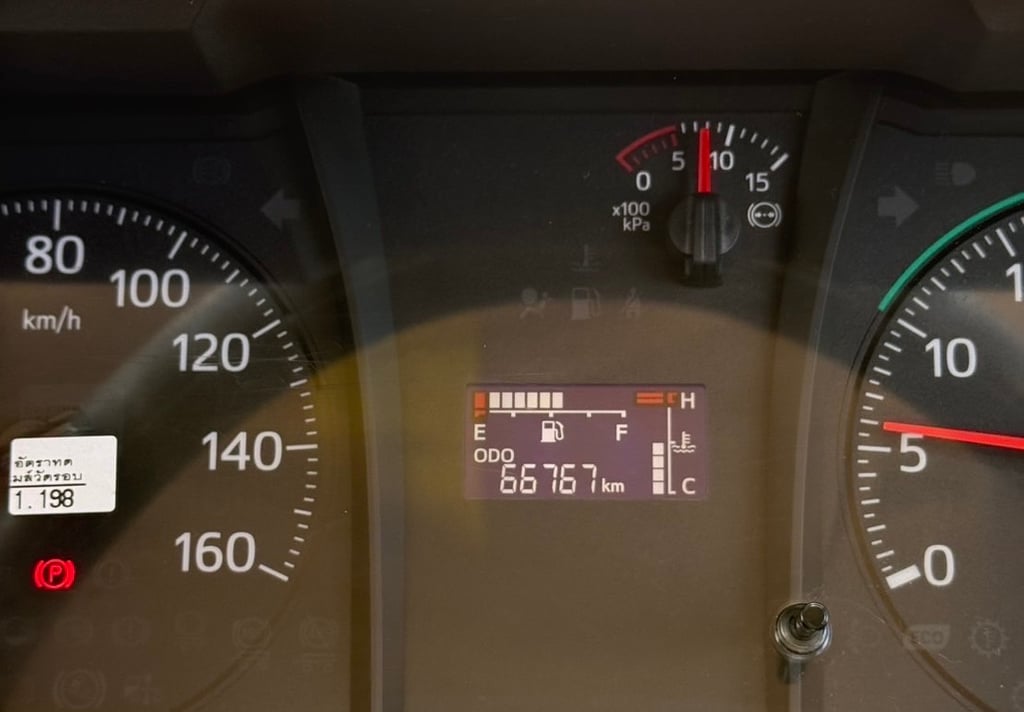 6ล้อตู้แห้ง HINO NEW FC9J 210 เเห้ง 10 บาน  ไมล์ 66,767 กิโล