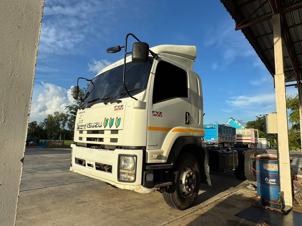 ขายด่วน หัวคัดซี อีซุซุ 300 แรง ปี 2558 ขายด่วน หัวคัดซี อีซุซุ 300 แรง ปี 2558