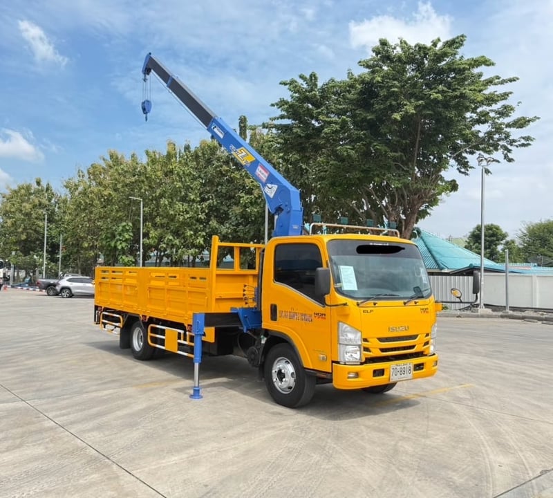 6ล้อติดเครน ISUZU NQR 175 เครน TADANO ขนาด 3 ตัน อิฐ 6ล้อติดเครน ISUZU NQR 175 เครน TADANO ขนาด 3 ตัน อิฐ