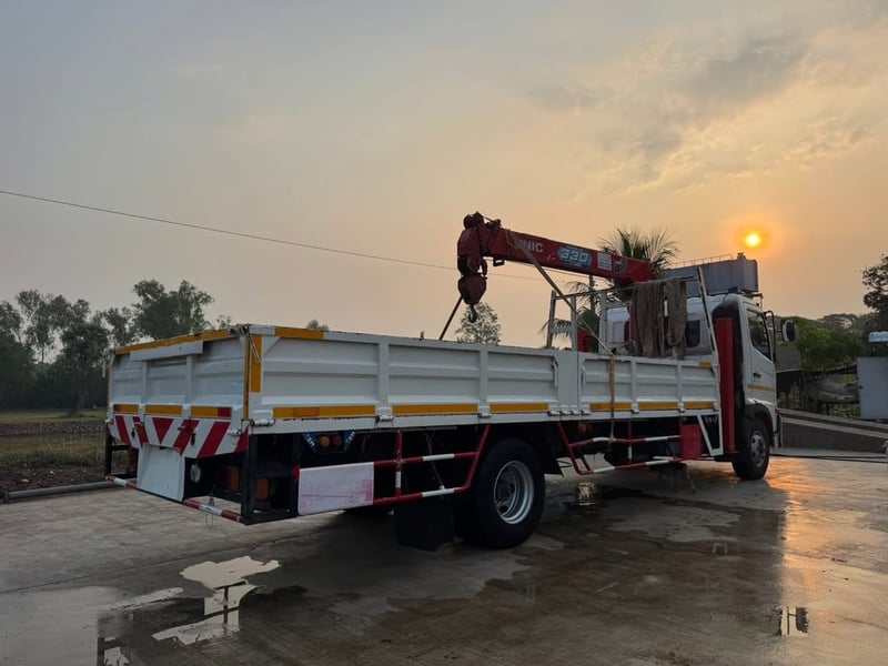 HINO 175 แรง 6 ล้อติดเครน 3 ตัน