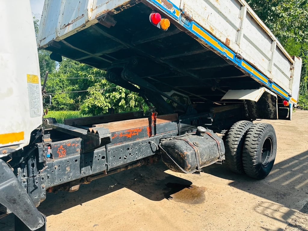 6ล้อดั้มพ์ HINO.H07C (210 ) ยาง.825-16 ปี 2522 6ล้อดั้มพ์ HINO.H07C (210 ) ยาง.825-16 ปี 2522