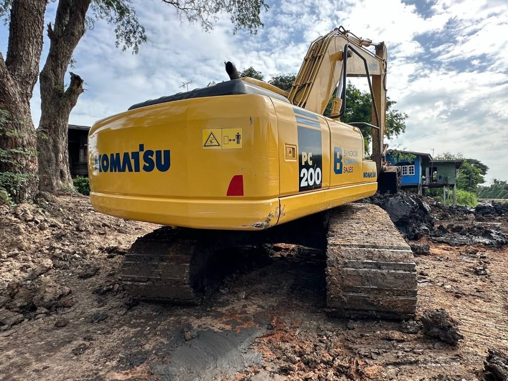 Komatsu PC200-7 ไมล์ 10,xxx ชม. ซีเรียลสูง 80856 Komatsu PC200-7 ไมล์ 10,xxx ชม. ซีเรียลสูง 80856