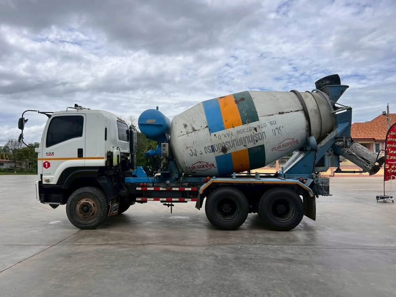ISUZU 360 แรง โม่ปูน7คิว ปี 2557 ISUZU 360 แรง โม่ปูน7คิว ปี 2557