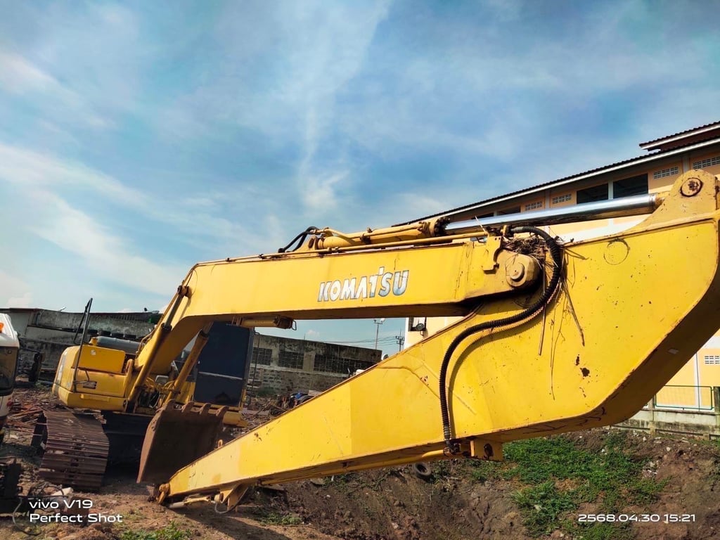 PC200-8 เล่มทะเบียน บูมยาว 16 เมตร ไมล์ ช.ม 15XXX  แอร์เย็น 