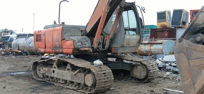 ZX200-1 พร้อมใช้งาน ไมล์ 11,000 ชม 