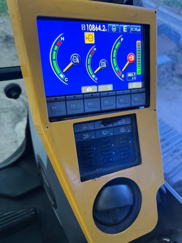 PC200-8MO ไมล์ ช.ม 10,000 จอเหลือง PC200-8MO ไมล์ ช.ม 10,000 จอเหลือง