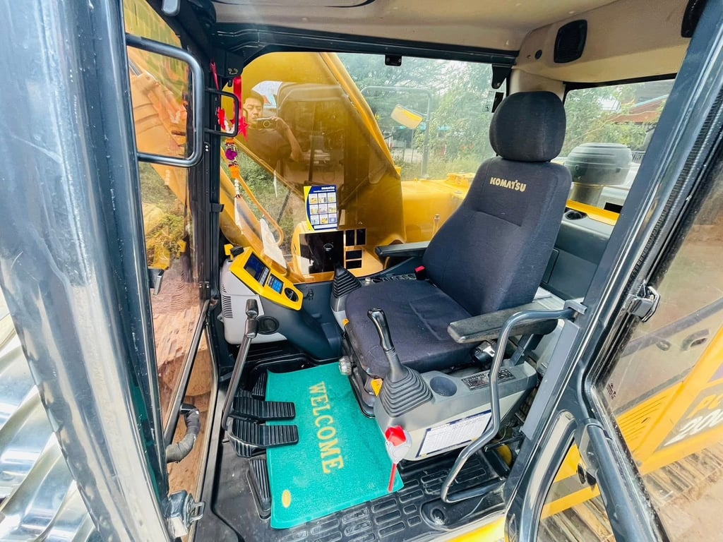 PC200MO-10CE ปี 2565 มือเดียว เช็คศูนย์ตลอด PC200MO-10CE ปี 2565 มือเดียว เช็คศูนย์ตลอด