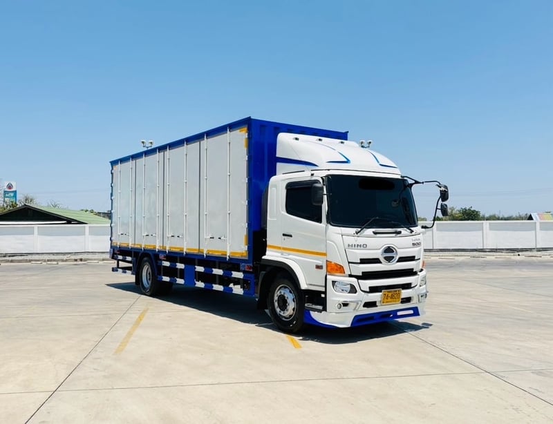 HINO FG8J 240 ไฟเดย์ตัวเเอล ตู้เเห้ง 10 บาน HINO FG8J 240 ไฟเดย์ตัวเเอล ตู้เเห้ง 10 บาน