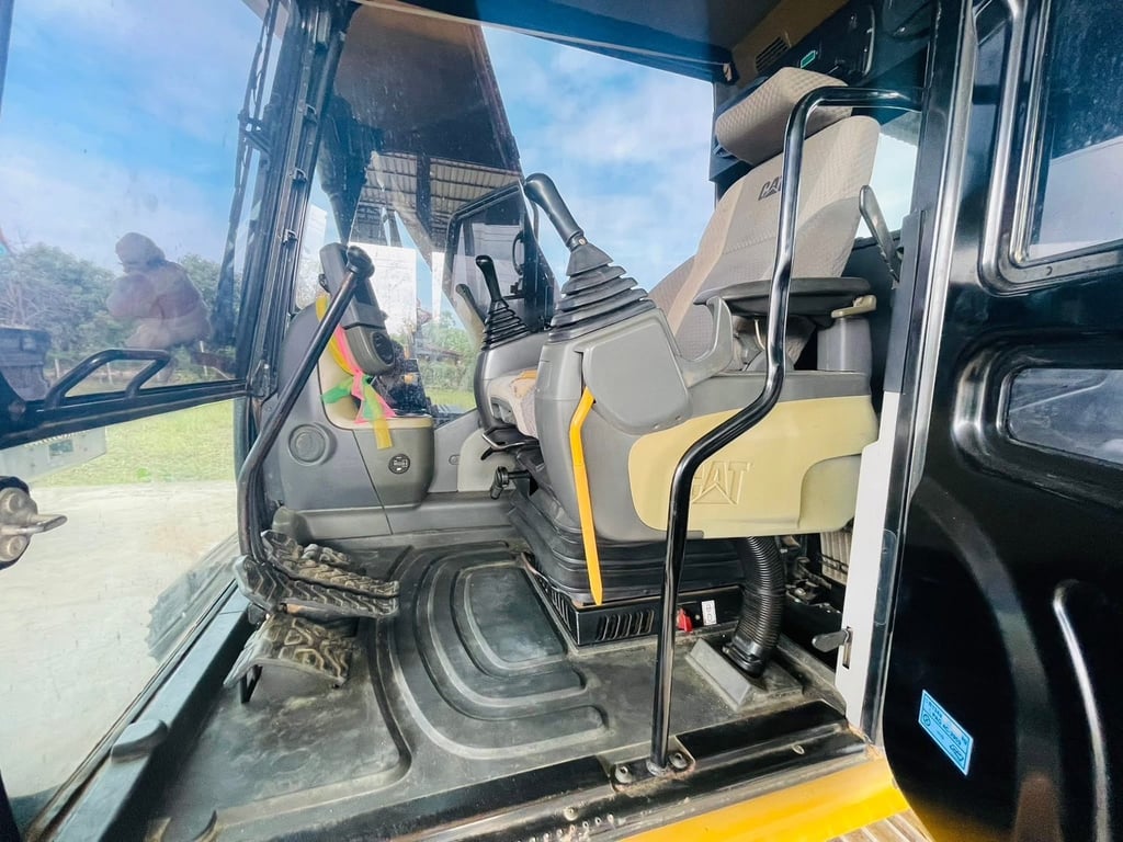 CAT312D2 เก่าญี่ปุ่น เล่มทะเบียน มือเดียวป้ายแดง CAT312D2 เก่าญี่ปุ่น เล่มทะเบียน มือเดียวป้ายแดง