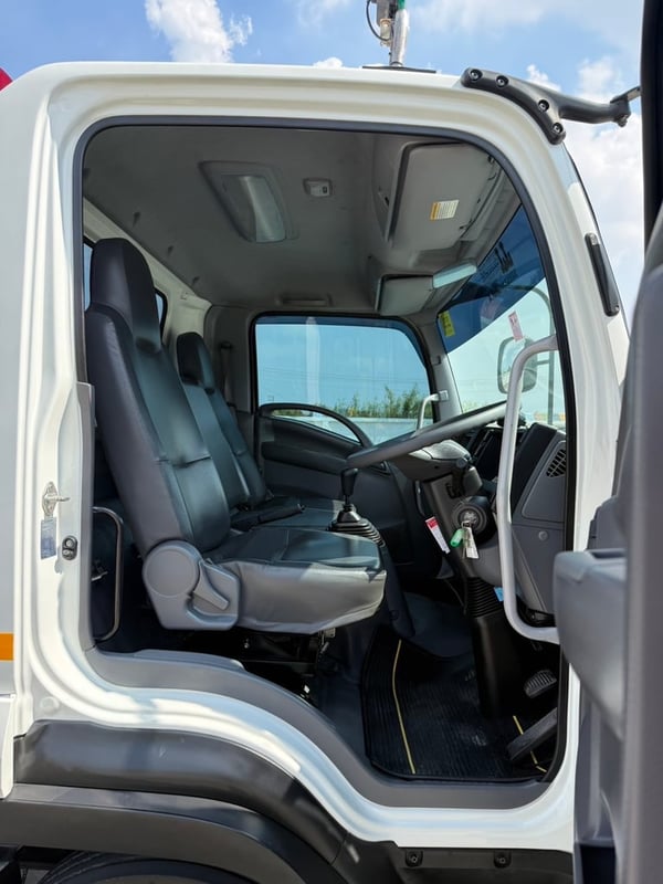 ISUZU NEW FRR 210 ติดเครน 3 ตัน 