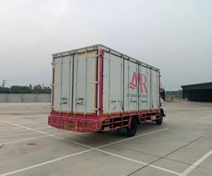 ISUZU NPR 150 แรง 6ล้อตู้เเห้ง 10 บาน