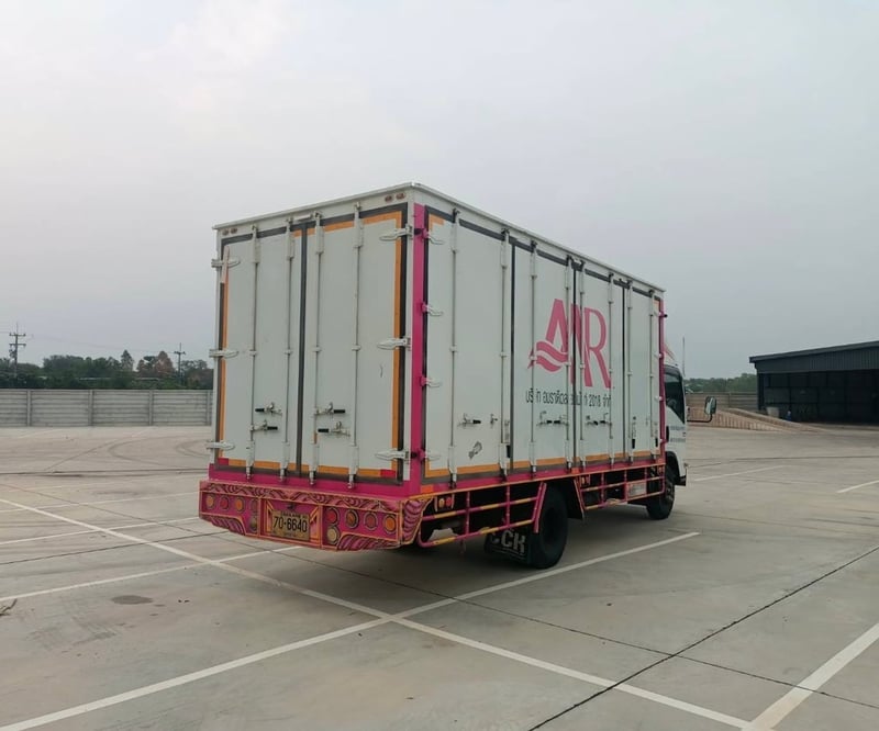 ISUZU NPR 150 แรง 6ล้อตู้เเห้ง  10 บาน