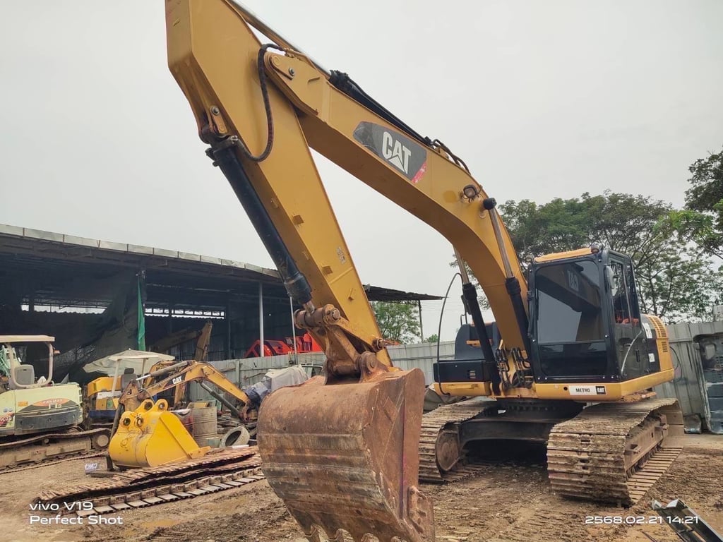 320 D2  เครื่อง 6 สูป ช่วงล่างเต็ม
