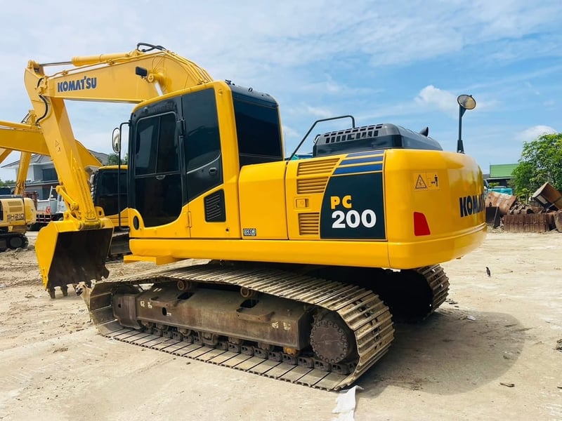 PC200-8MO จอเหลืองกล้องหลัง