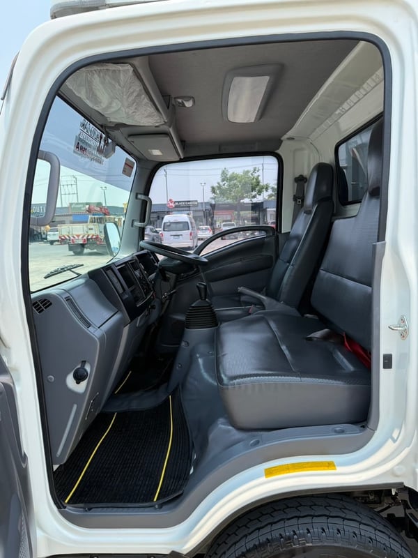 ISUZU NEW NLR 130 MT 4ล้อ  ป้ายไม่ติดเวลา 