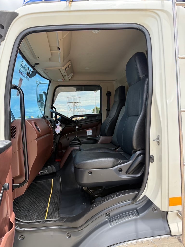 HINO NEW FC9J 210 กะบะปีเนียม พื้นเหล็ด ยาว 6.50 เมตร ปี 2565 HINO NEW FC9J 210 กะบะปีเนียม พื้นเหล็ด ยาว 6.50 เมตร ปี 2565