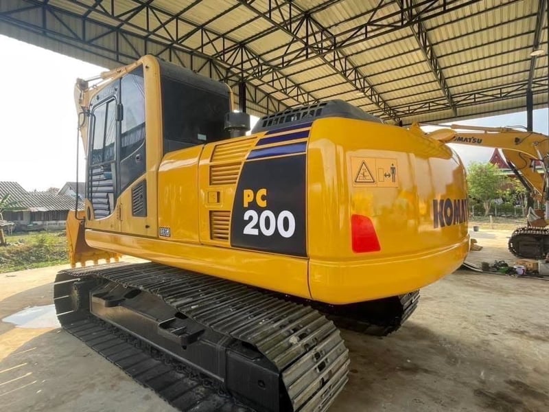 PC200-8MO จอเหลือง กล้องหลัง