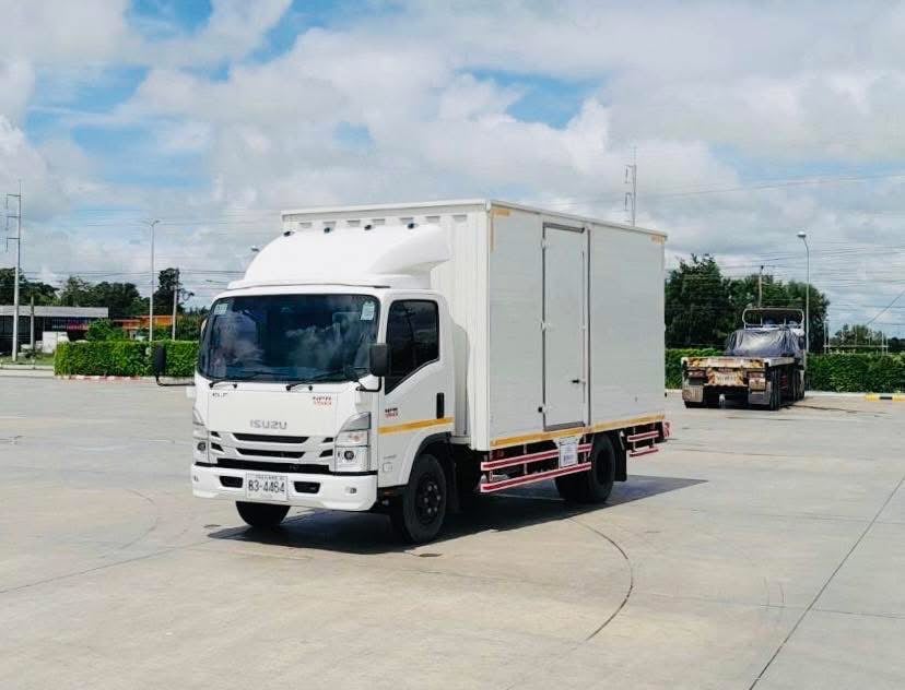 ขายด่วน ( เฉพาะตู้ ) ตู้แห้ง 3 บาน  ใส่ NPR 150 มา