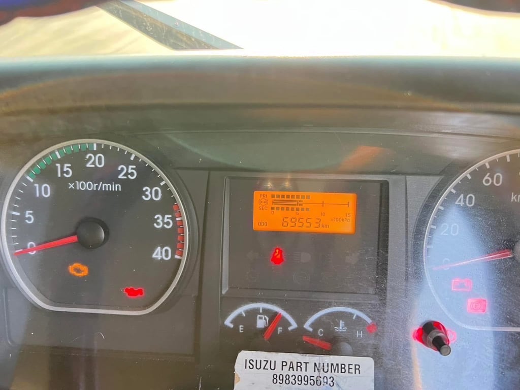 6 ล้อดั้มพ์ ISUZU FRR 210 แรง สามมิตรยาว 4.20 เมตร ไมล์ 69,553 กิโล 6 ล้อดั้มพ์ ISUZU FRR 210 แรง สามมิตรยาว 4.20 เมตร ไมล์ 69,553 กิโล