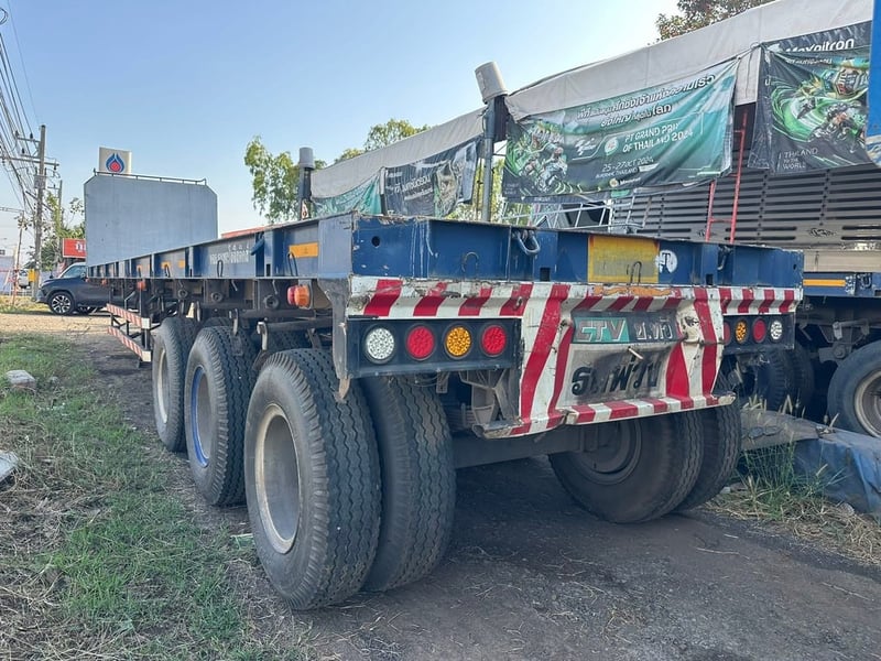 ขายหางพื้นเรียบ 3 เพลา ยาว.12.50.เมตร  มี.5 หาง 