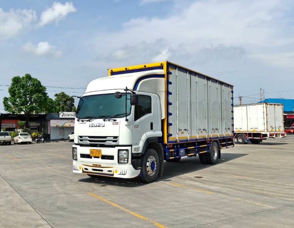 ISUZU  FTR 240 MT ตู้แห้งตู้ 10 บาน  ยาวใน 7.55 เมตร