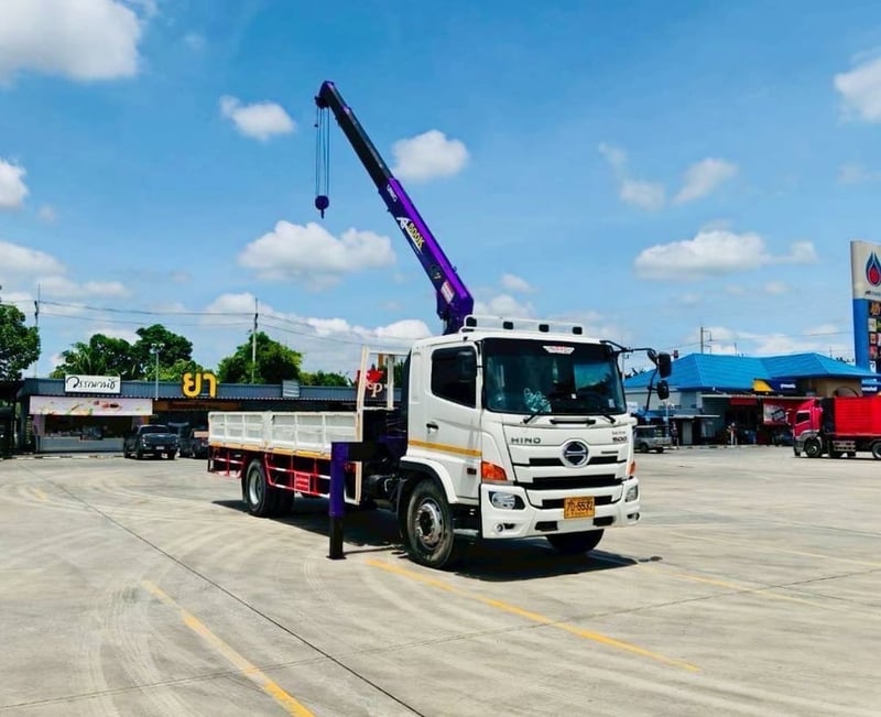 HINO FG8J 240 ปี 2566 ติดเครน 5 ตัน