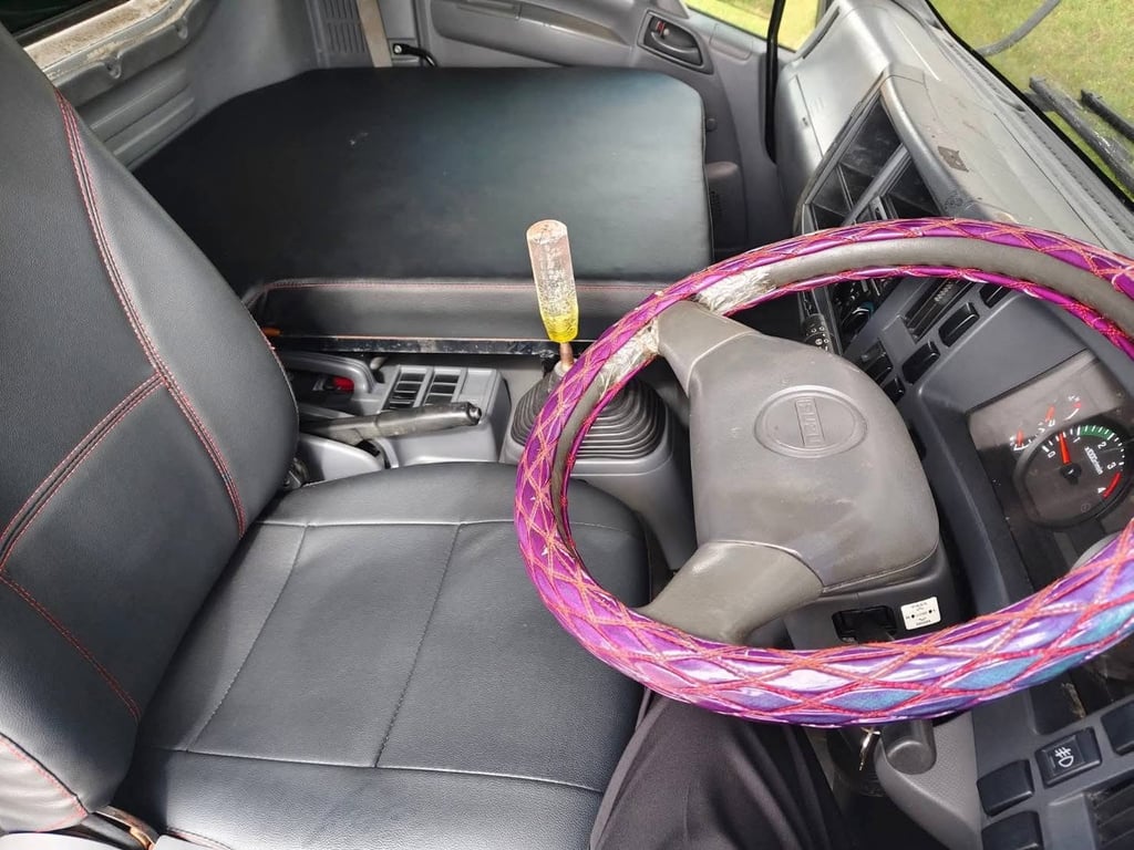 ISUZU FRR 210 แรง ยาว 6.50 เมตร ปี 2561 ISUZU FRR 210 แรง ยาว 6.50 เมตร ปี 2561