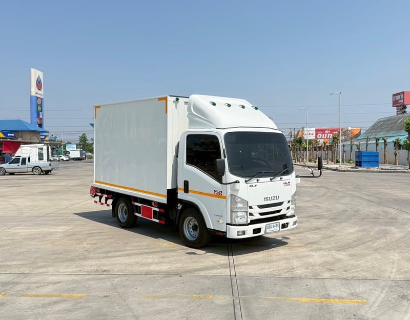 ISUZU NLR 130 ตู้แห้ง 3 บาน ISUZU NLR 130 ตู้แห้ง 3 บาน