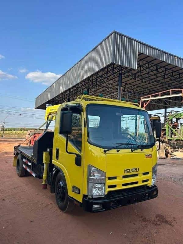 ISUZU NMR 130 ติดเครน 2.3ตัน 6 ล้อพื้นเรียบ ISUZU NMR 130 ติดเครน 2.3ตัน 6 ล้อพื้นเรียบ