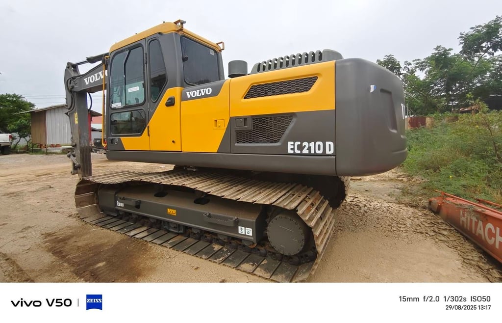 ขายครับVOLVO EC210D ชั่วโมง6500 เอกสารอินวอยผม ขายครับVOLVO EC210D ชั่วโมง6500 เอกสารอินวอยผม