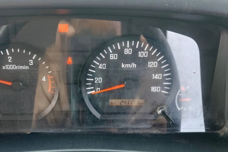 ISUZU NEW NLR 130 MT 4ลัอตู้เเห้ง 2 บาน ISUZU NEW NLR 130 MT 4ลัอตู้เเห้ง 2 บาน