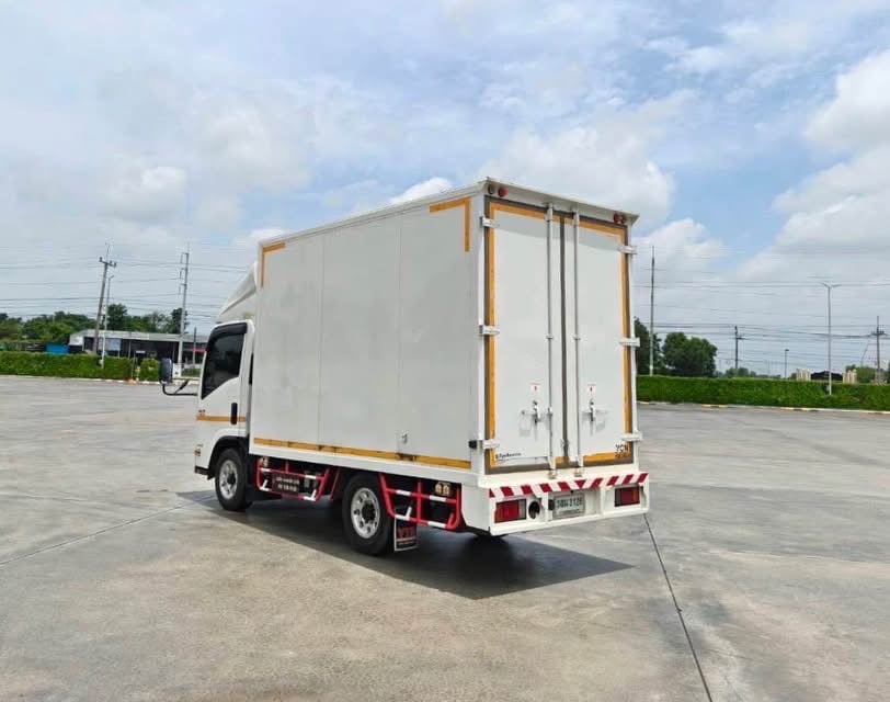 4ล้อ NEW NLR 130  ปี2565 ตู้เเห้ง 2 บาน