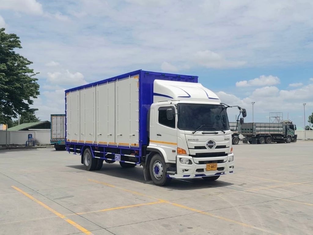 6ล้อตู้แห้ง HINO FG8J 240 แรง ตู้ 10 บาน