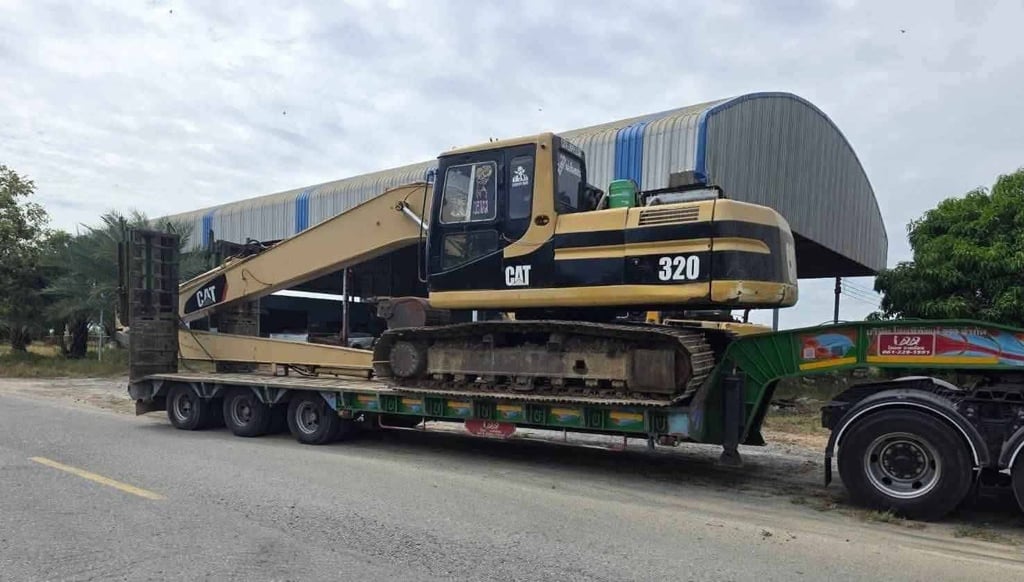 CAT320 บูมยาว 16​ เมตร​ สวยพร้อมใช้