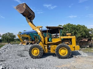 TCM รถตักล้อยาง แขนยาว