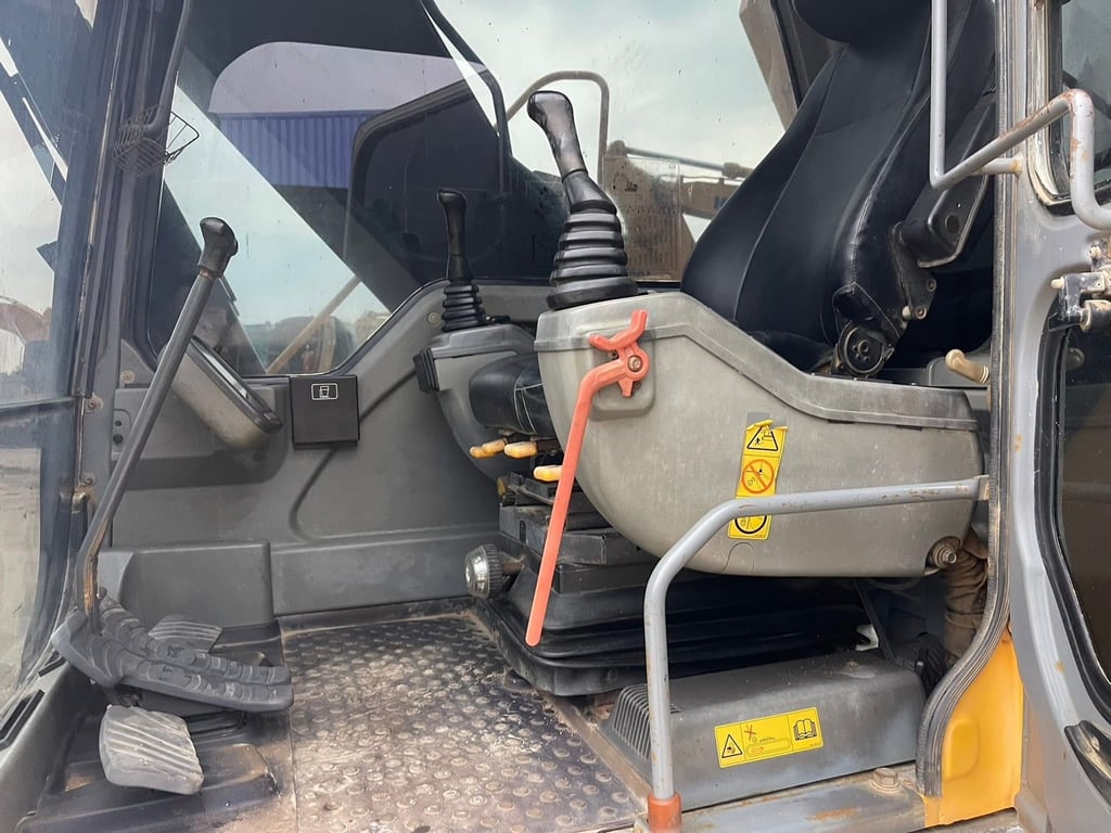 วอลโวEC210Bฟราม ไฟฟ้าครบเครื่องปั๊มแห้งอิฐ วอลโวEC210Bฟราม ไฟฟ้าครบเครื่องปั๊มแห้งอิฐ