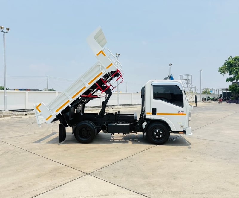 ISUZU NMR 130 MT 6ล้อดั้มพ์ 3 คิว 