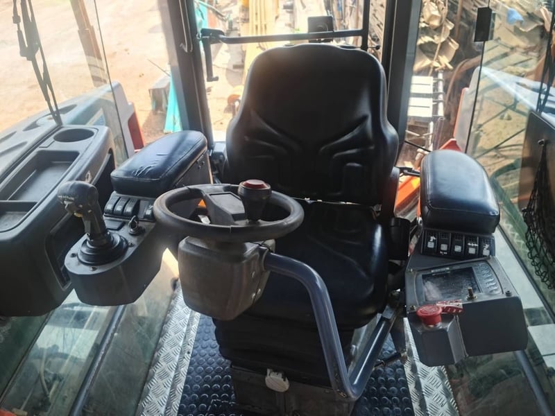 HAMM รุ่น DV90VV รถบท เบรกดาว ขนาด 9.5 ตัน เก๋งแอร์เย็น