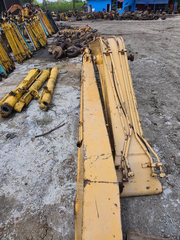 ขายบูมอามยาว ยาว 16 เมตร ใส่KOMATSU 200-5-6-7-8  ได้บูมอาร์ม