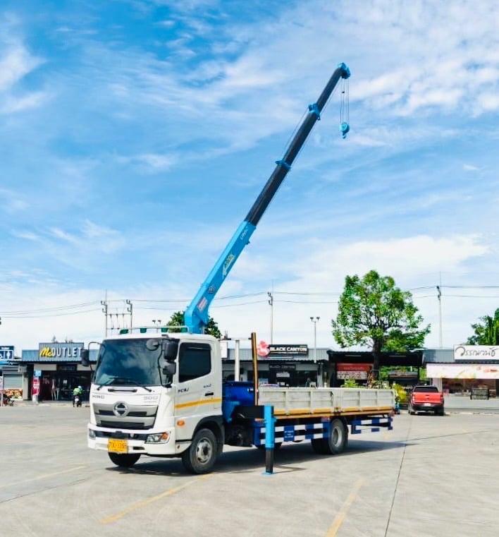 HINO NEW FC9J 210 แรง ติดเครน 3 ตัน  ขาสลับ 4 ปลอก กะบะ 6.50 เมตร ไมล์ 44,308 กิโล ปี 2567