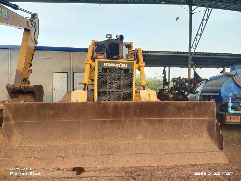 KOMATSU D65 เบออินเตอร์ ตัวท๊อป รถ 2 ปีก่วา (เก่านอก) เก๋งแอร์