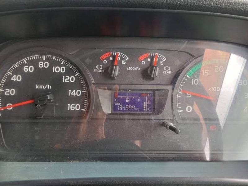 HINO FG8J 240 ติดเครน 5 ตัน