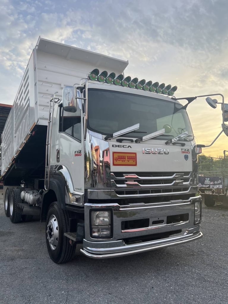 ISUZU FXZ 360 แรง ดั้มพ์ 3 มิตร มีลำโพงลากลูกพ่วง   ปี 2556
