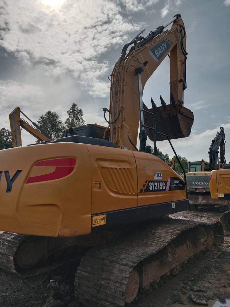 SANY รุ่น SY215C ตัวล่าสุด สตาร์ทปุ่ม  ช่วงล่างสวย  เครื่อง-ปั้มดี   