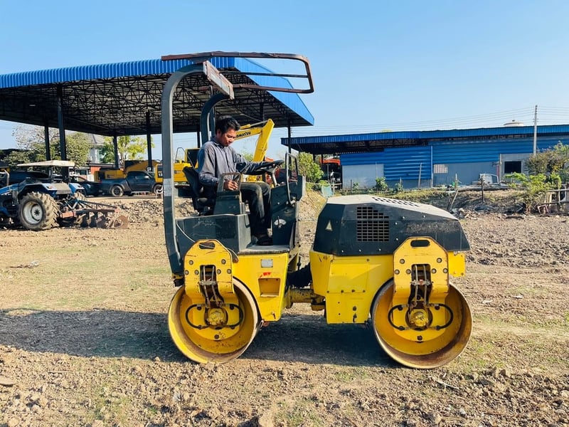 รถบด โบแม้ก 3.5 ตัน สองเพลา สะเทือนหน้า