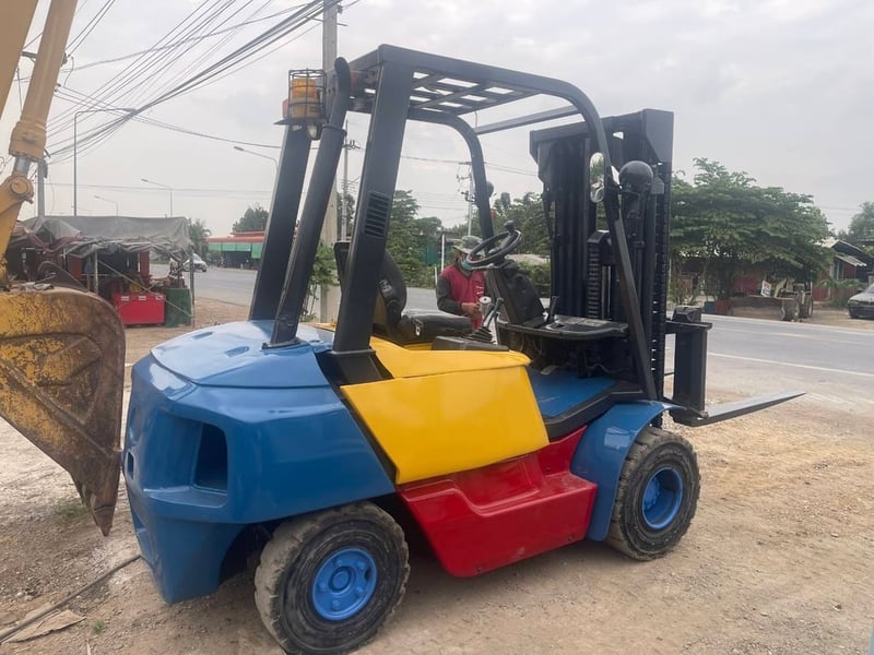 โฟล์คลิฟท์ 3 ตัน ดีเซล เสาทูฟรีเข้าตู้ เครื่องดีระบบพร้อมใช้ โฟล์คลิฟท์ 3 ตัน ดีเซล เสาทูฟรีเข้าตู้ เครื่องดีระบบพร้อมใช้