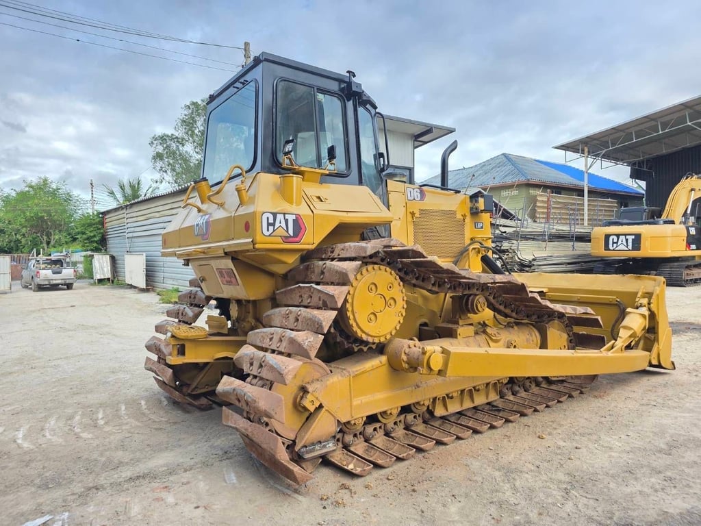 แทรกเตอร์ D6M ช่วงล่างดี เก๋งแอร์ แทรกเตอร์ D6M ช่วงล่างดี เก๋งแอร์