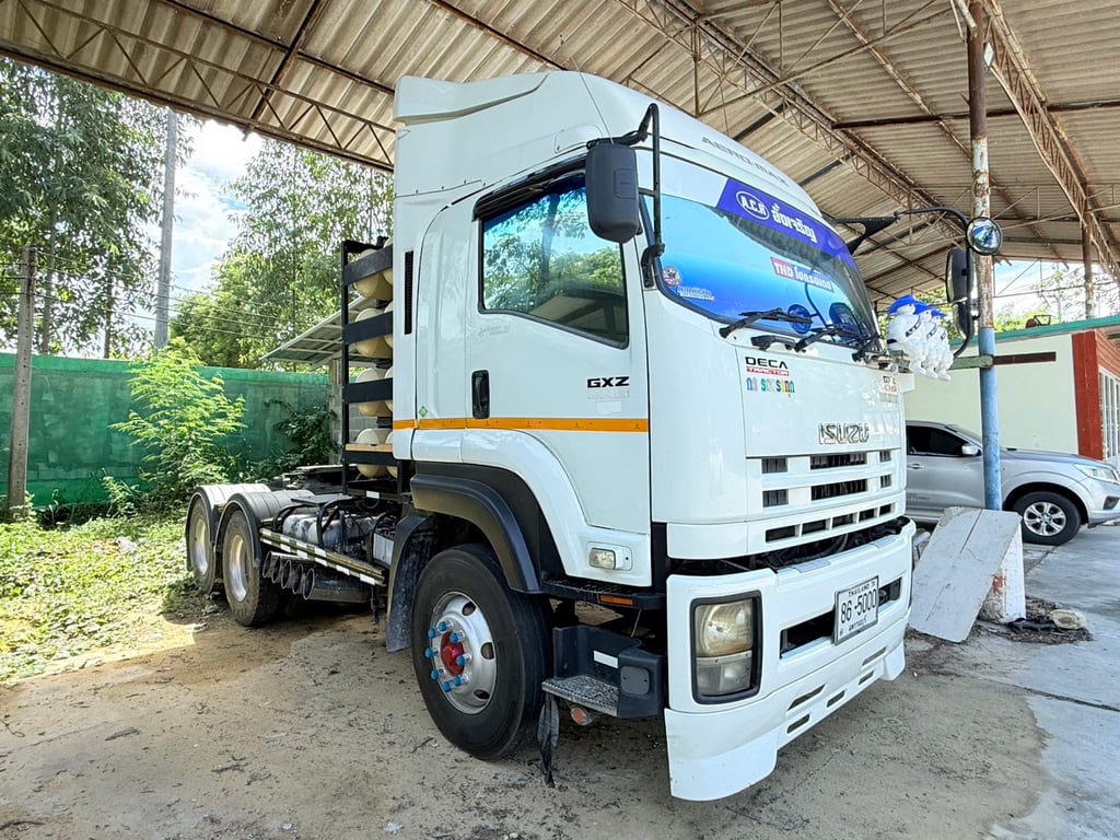 ISUZU 360 หัวลาก  ปี 2556 ISUZU 360 หัวลาก  ปี 2556